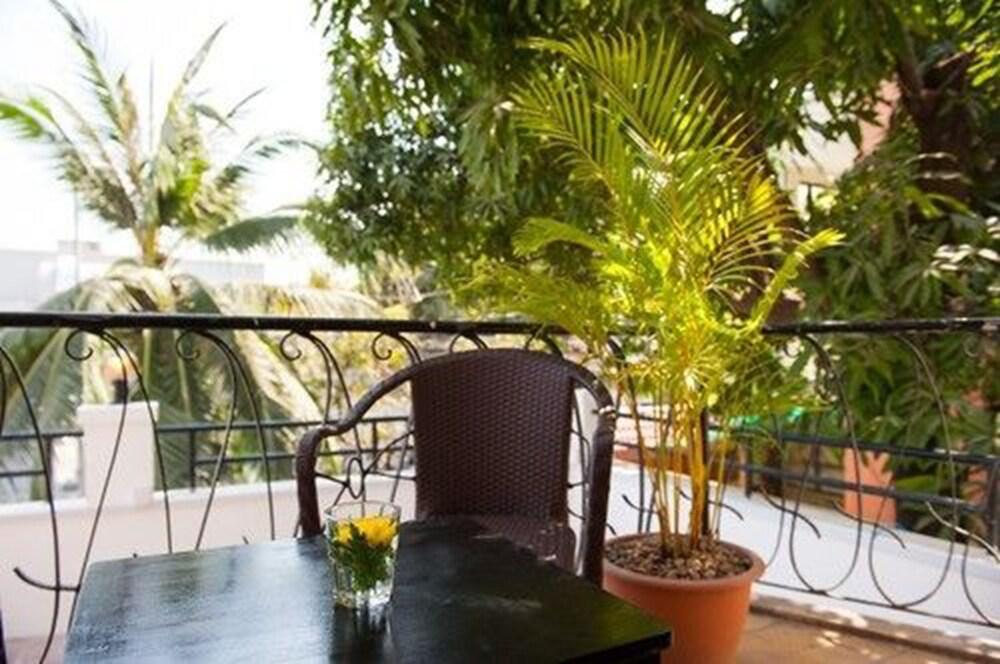 Base Villa Phnom Penh Exterior photo