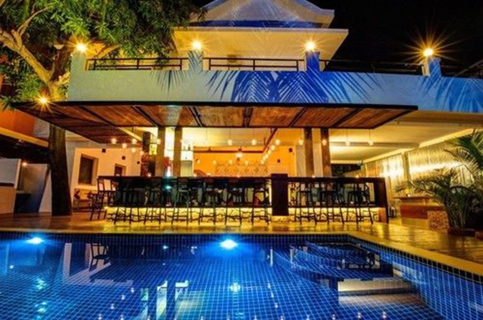 Base Villa Phnom Penh Exterior photo