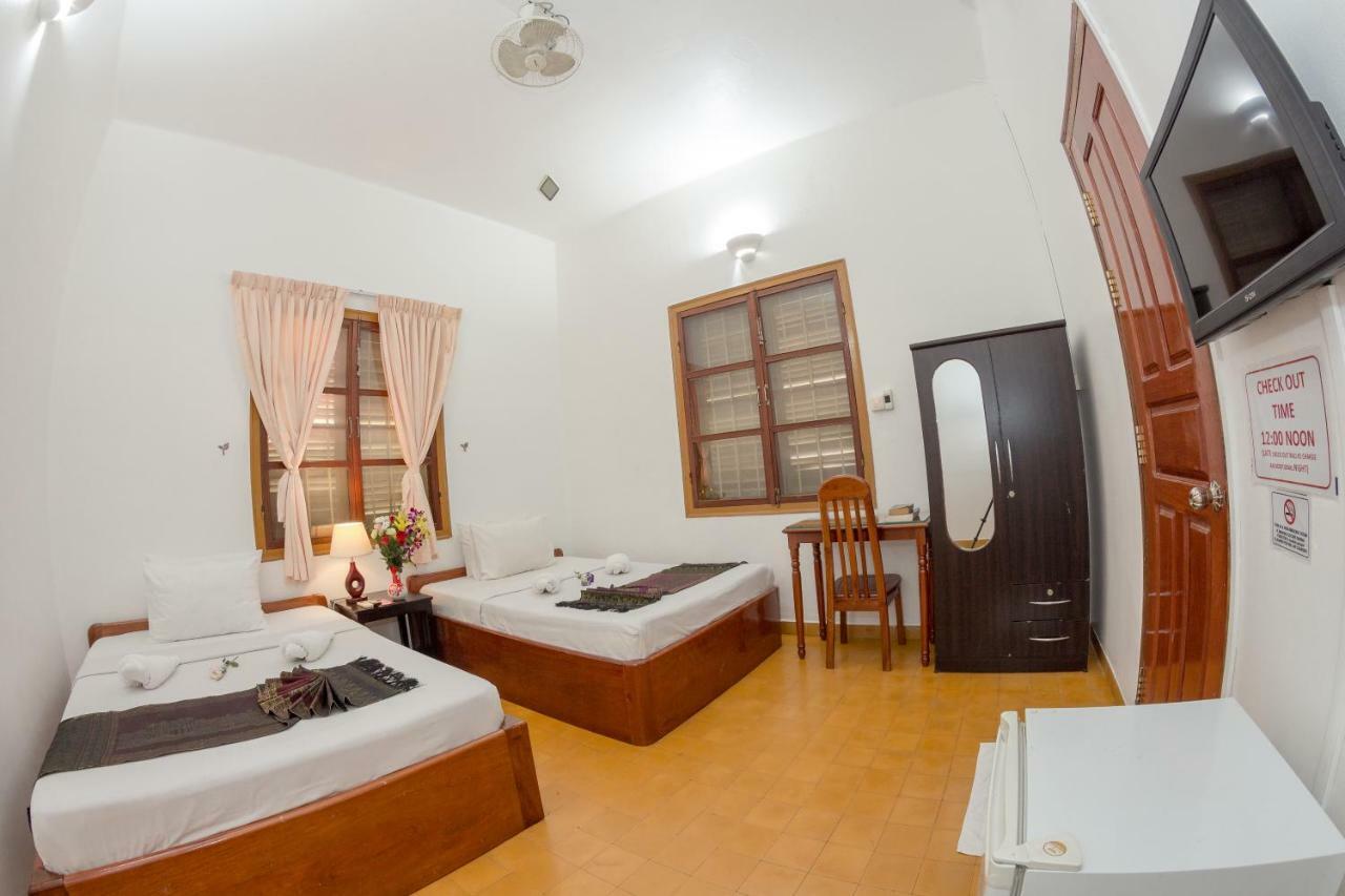 Base Villa Phnom Penh Exterior photo