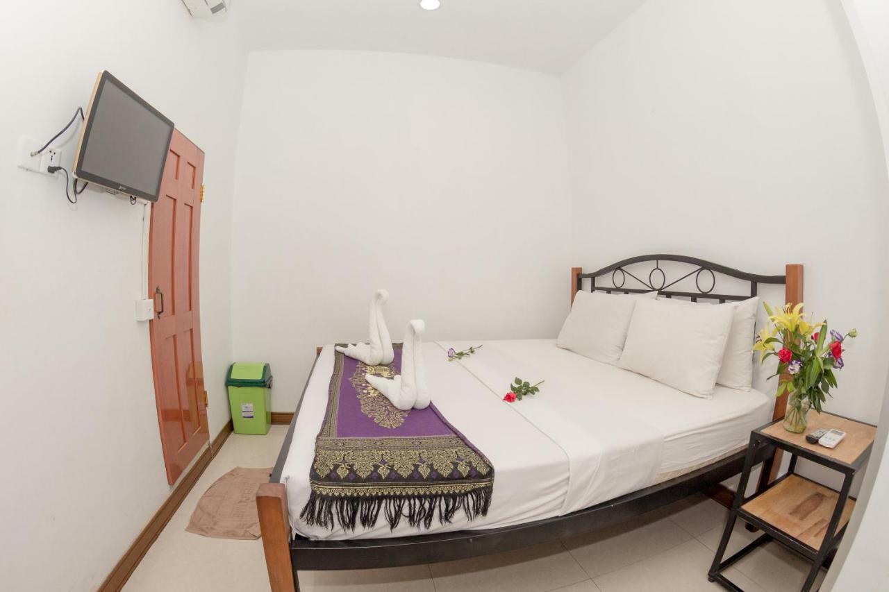 Base Villa Phnom Penh Exterior photo