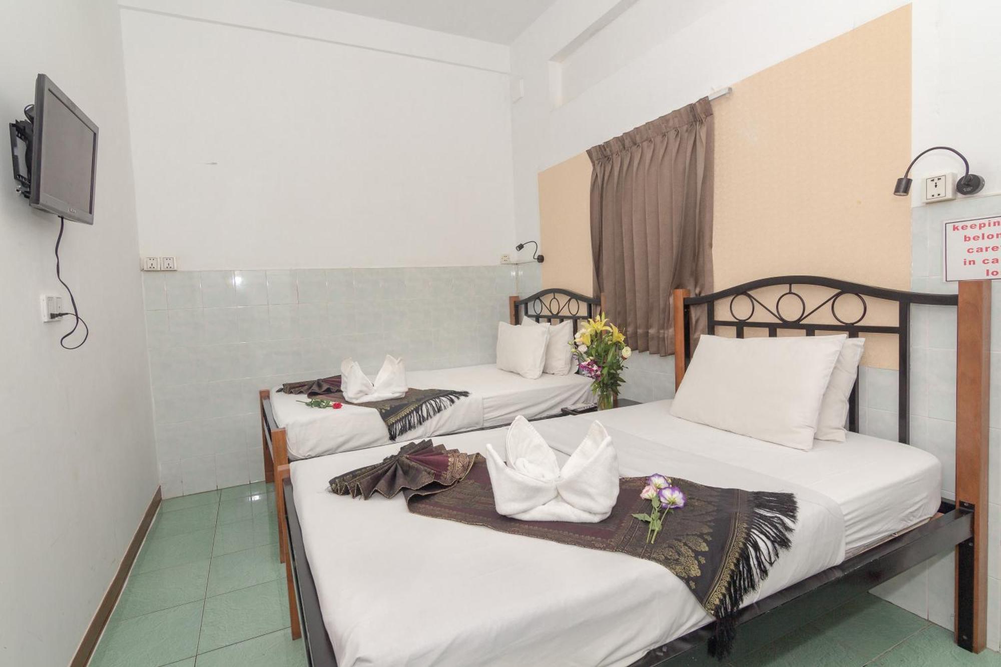 Base Villa Phnom Penh Exterior photo