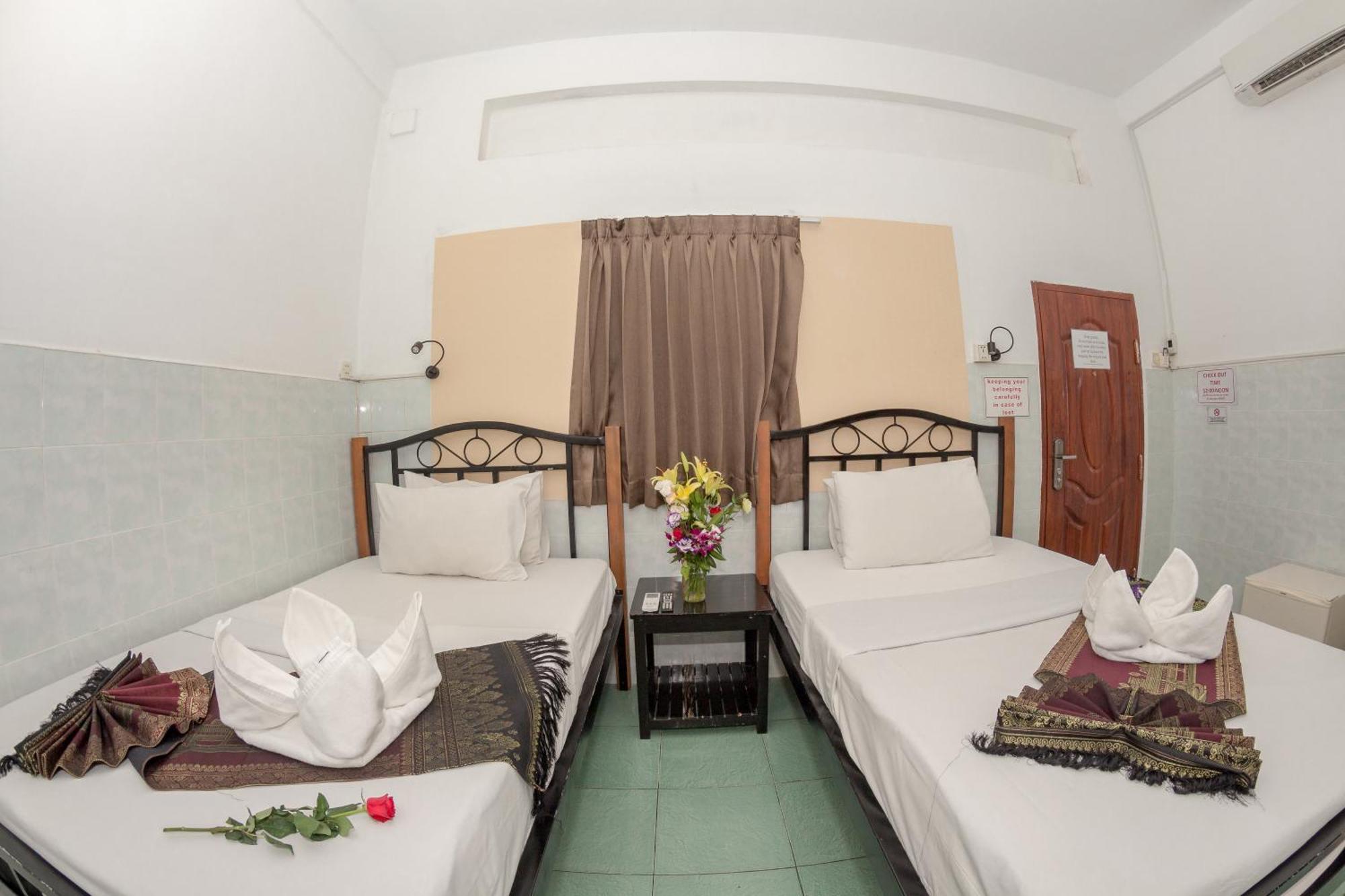 Base Villa Phnom Penh Exterior photo