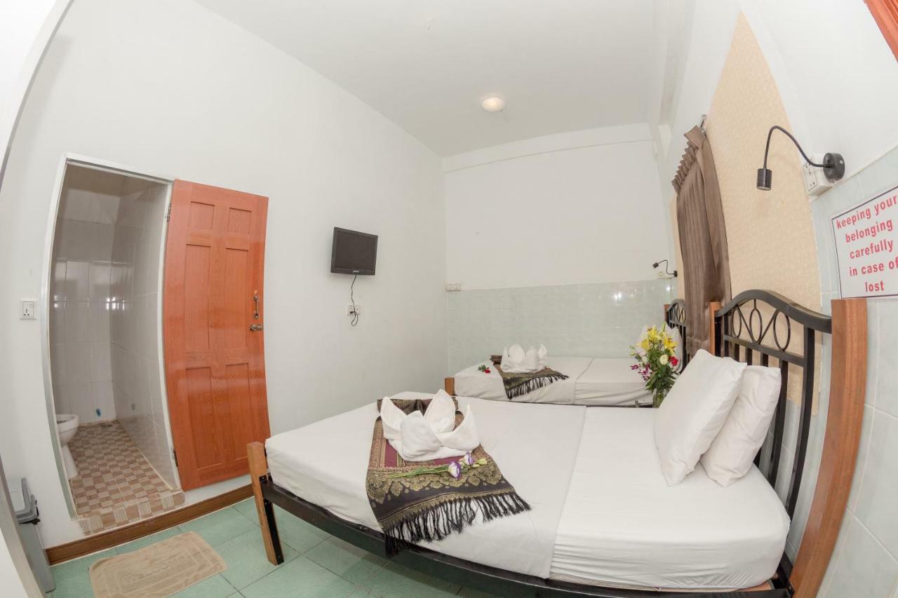 Base Villa Phnom Penh Exterior photo